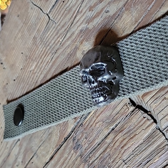 Military Style Skull Cuff Bracelet, unisex - Picture 6 of 6